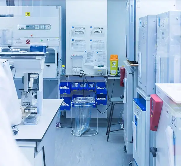 Laboratorio-con-equipos-de-cromatografia